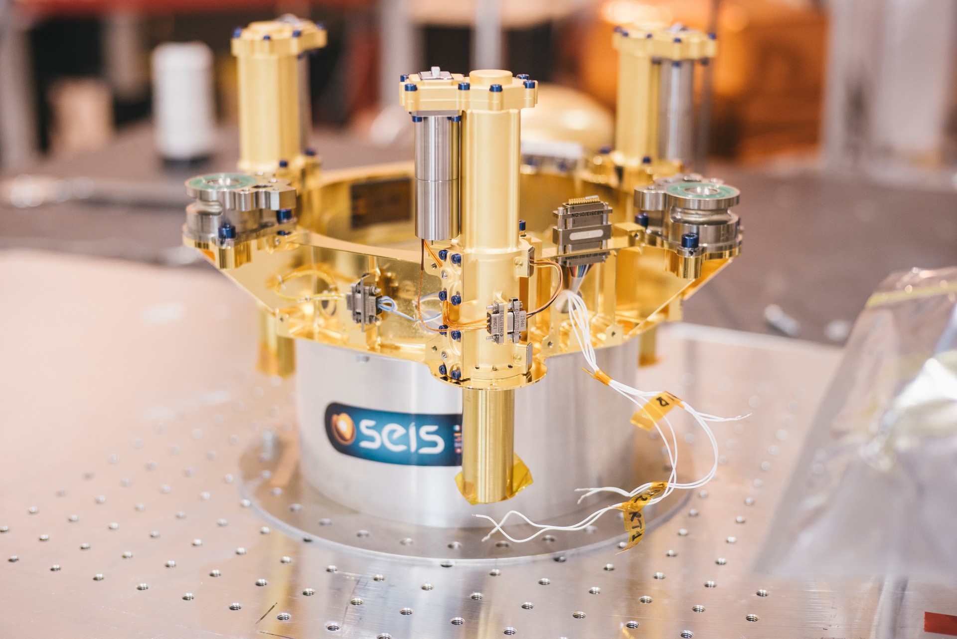 The levelling system of the SEIS seismometer during integration at CNES in Toulouse (©CNES/CHETRIT Jacob)